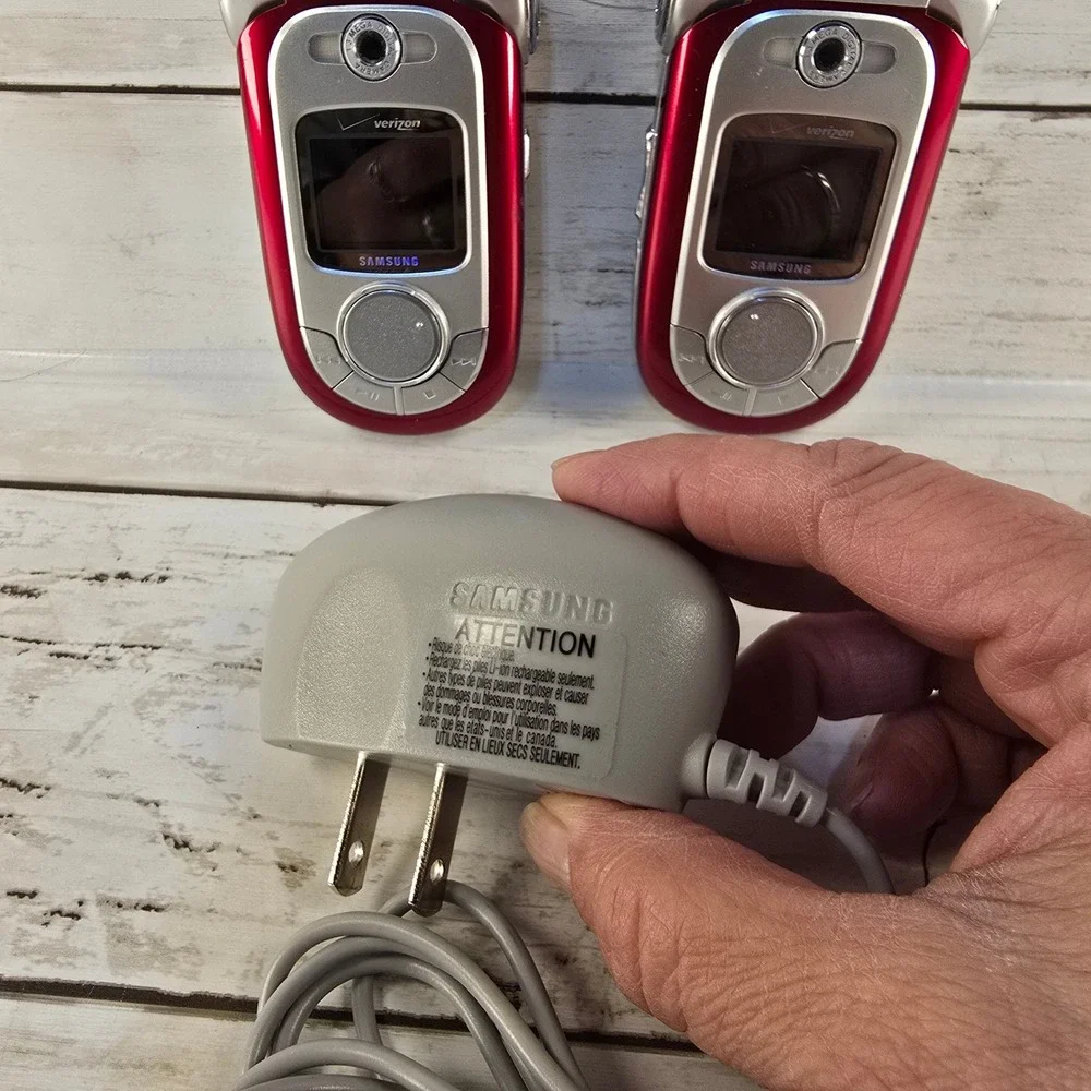 2 Vintage Samsung SCH-A950 Flip Phones Red & Silver TESTED‎ WORKING